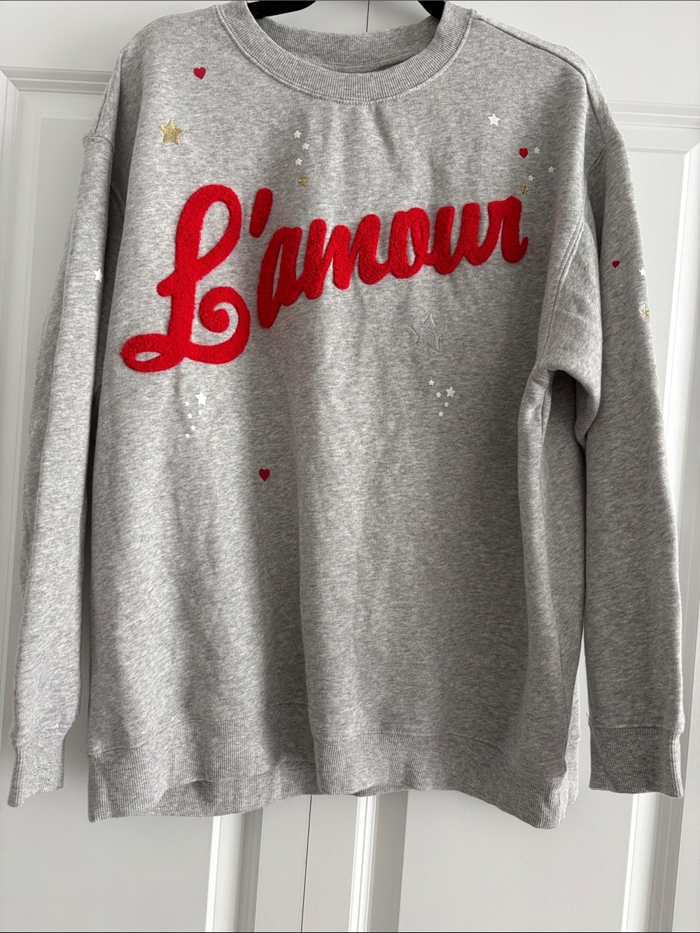 H&M Gray L’amour Sweater with Red Script and Gold Stars Size M